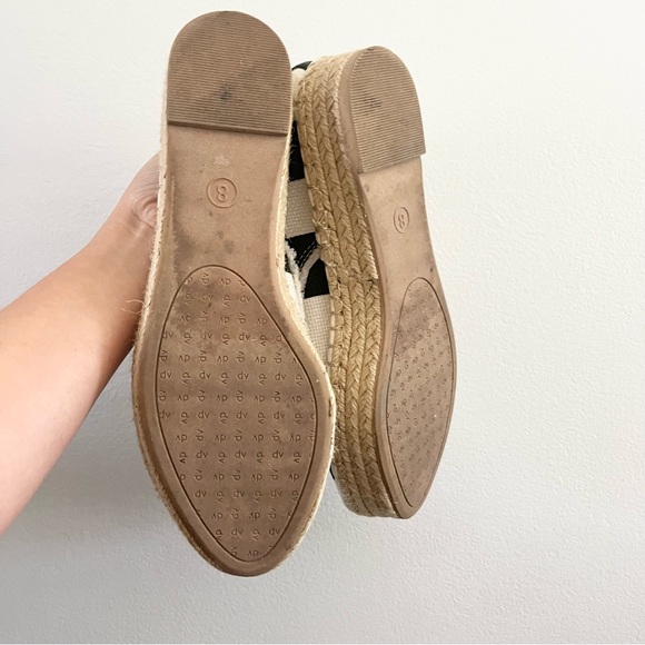 DV Close Toed Black Cream Striped Espadrilles w Platform and Laces Size 8 - Picture 9 of 9